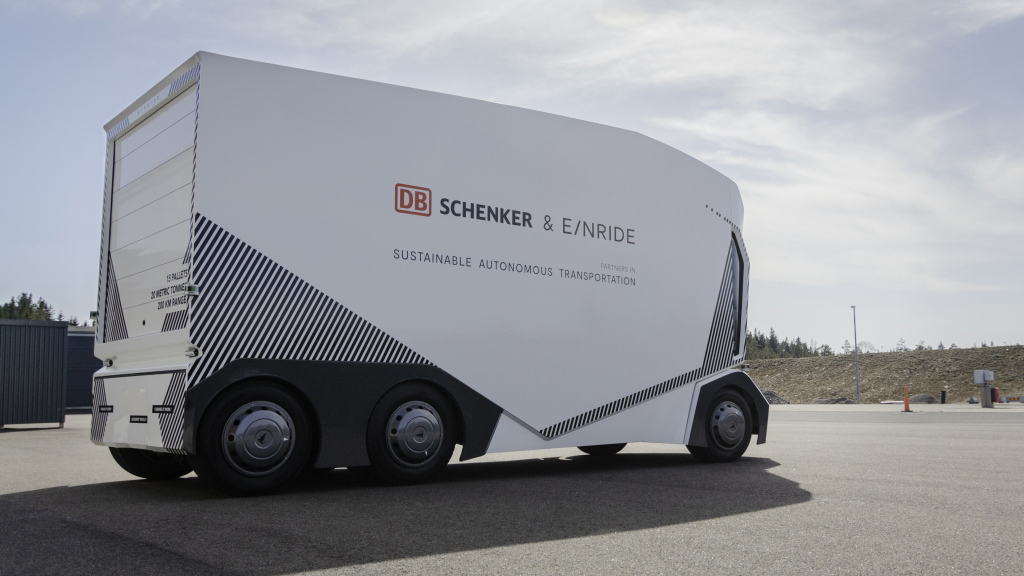 DB Schenker начнет тестировать беспилотные грузовики с дальностью хода до 200 км