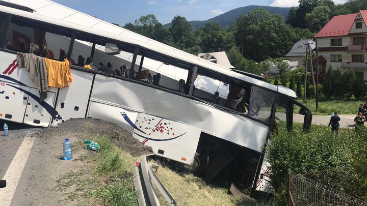 В Польше фура врезалась в автобус с детьми: пострадали 49 человек, четверо в тяжелом состоянии