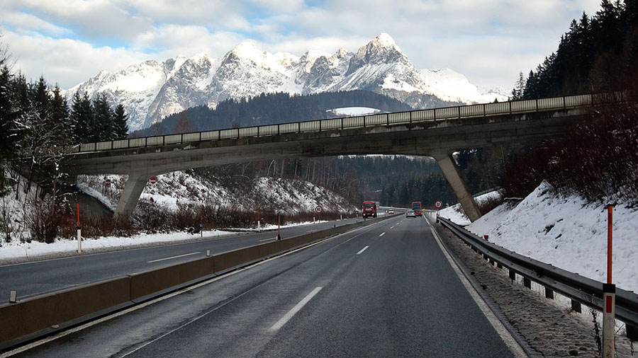 Изменён порядок использования поощрительных «универсальных» разрешений на проезд по Австрии