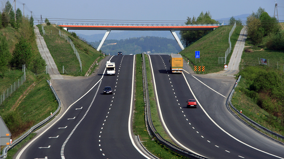В Чехии по автомагистралям начнёт ездить транспор  длиной до 25,25 метра и массой до 48 тонн